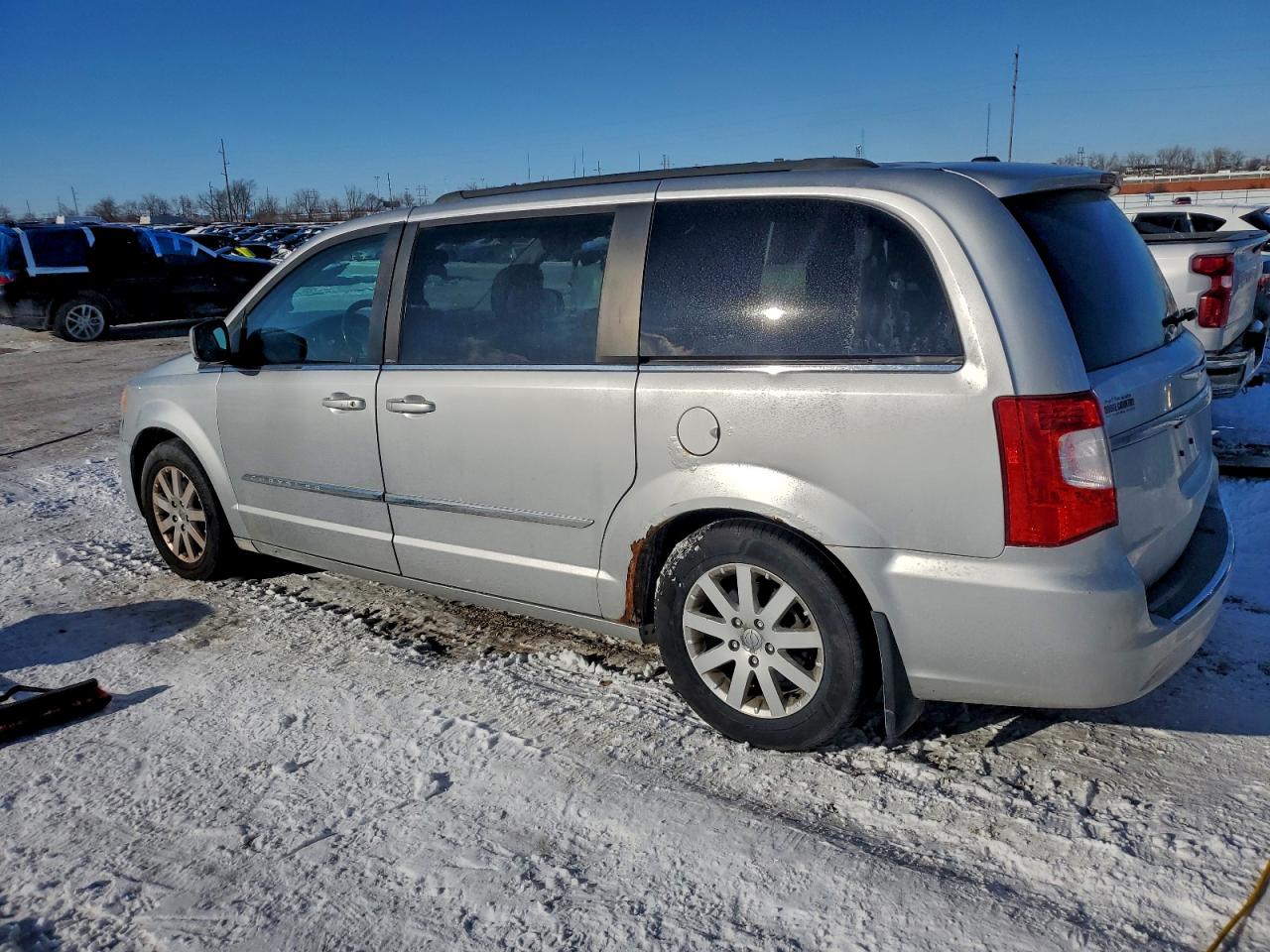 Chrysler Minivan Touring L Image 3