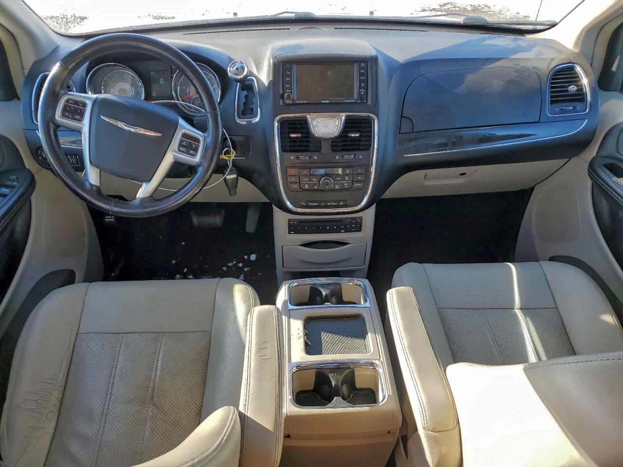 Chrysler Minivan Touring L Image 10