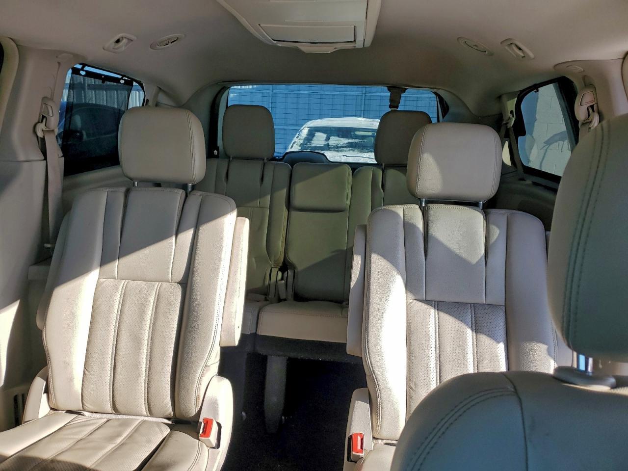 Chrysler Minivan Touring L Image 11