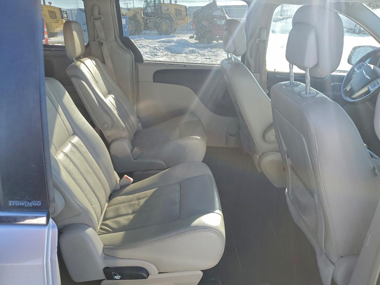 Chrysler Minivan Touring L Image 8