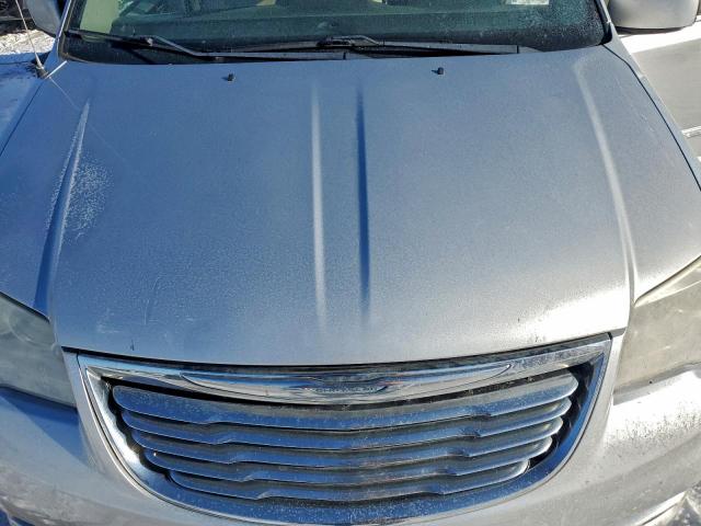 Chrysler Minivan Touring L Image 5