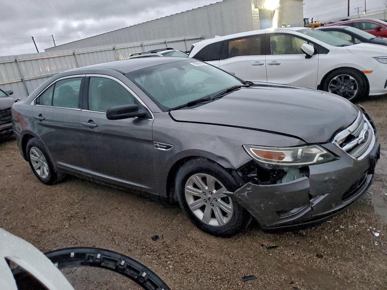 Ford Taurus Se Image 9