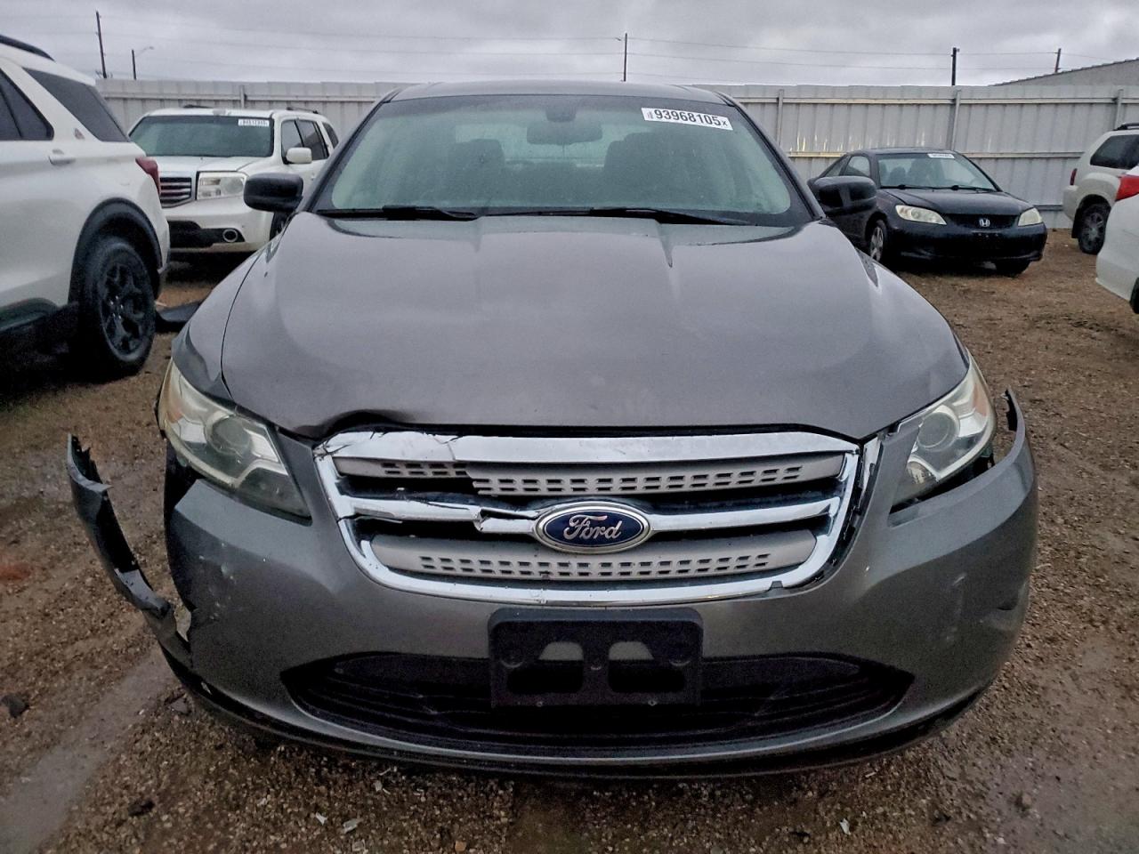 Ford Taurus Se Image 10