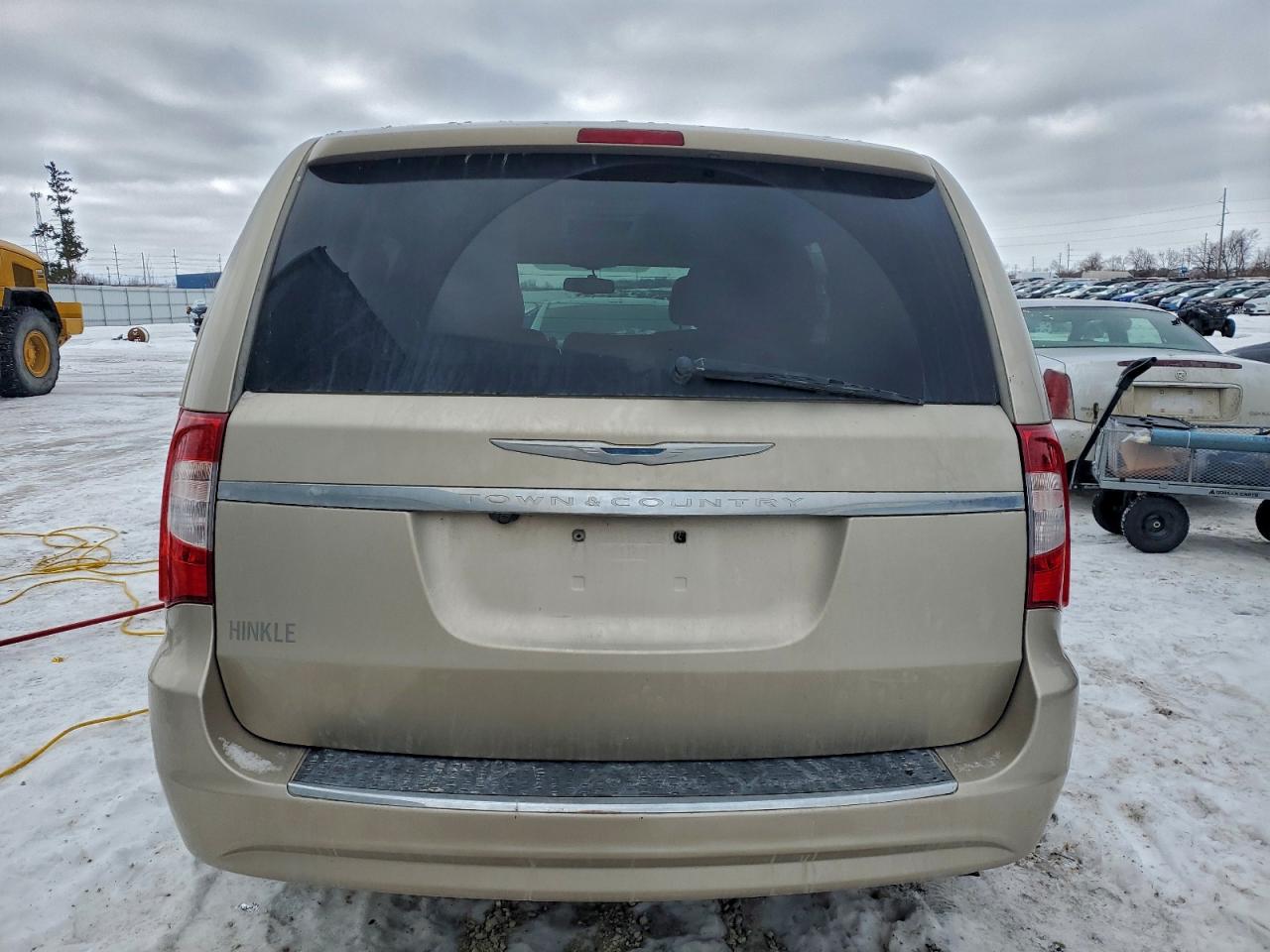 Chrysler Minivan Touring Image 8