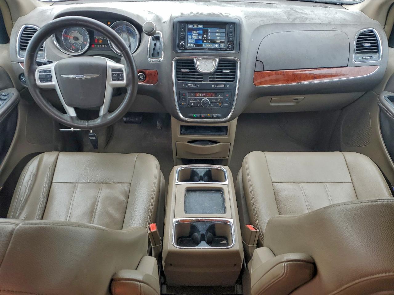 Chrysler Minivan Touring Image 5