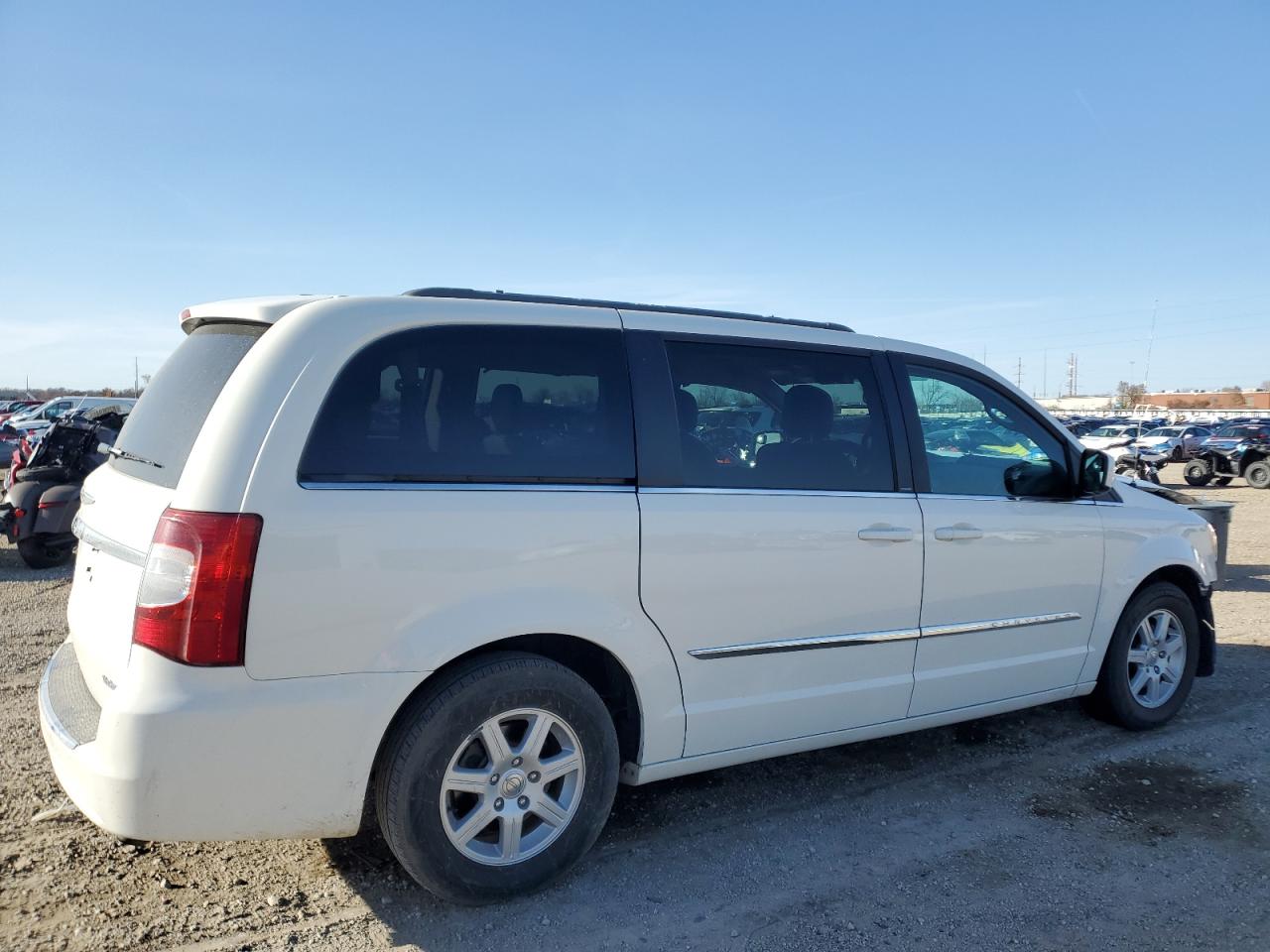 Chrysler Minivan Touring Image 7
