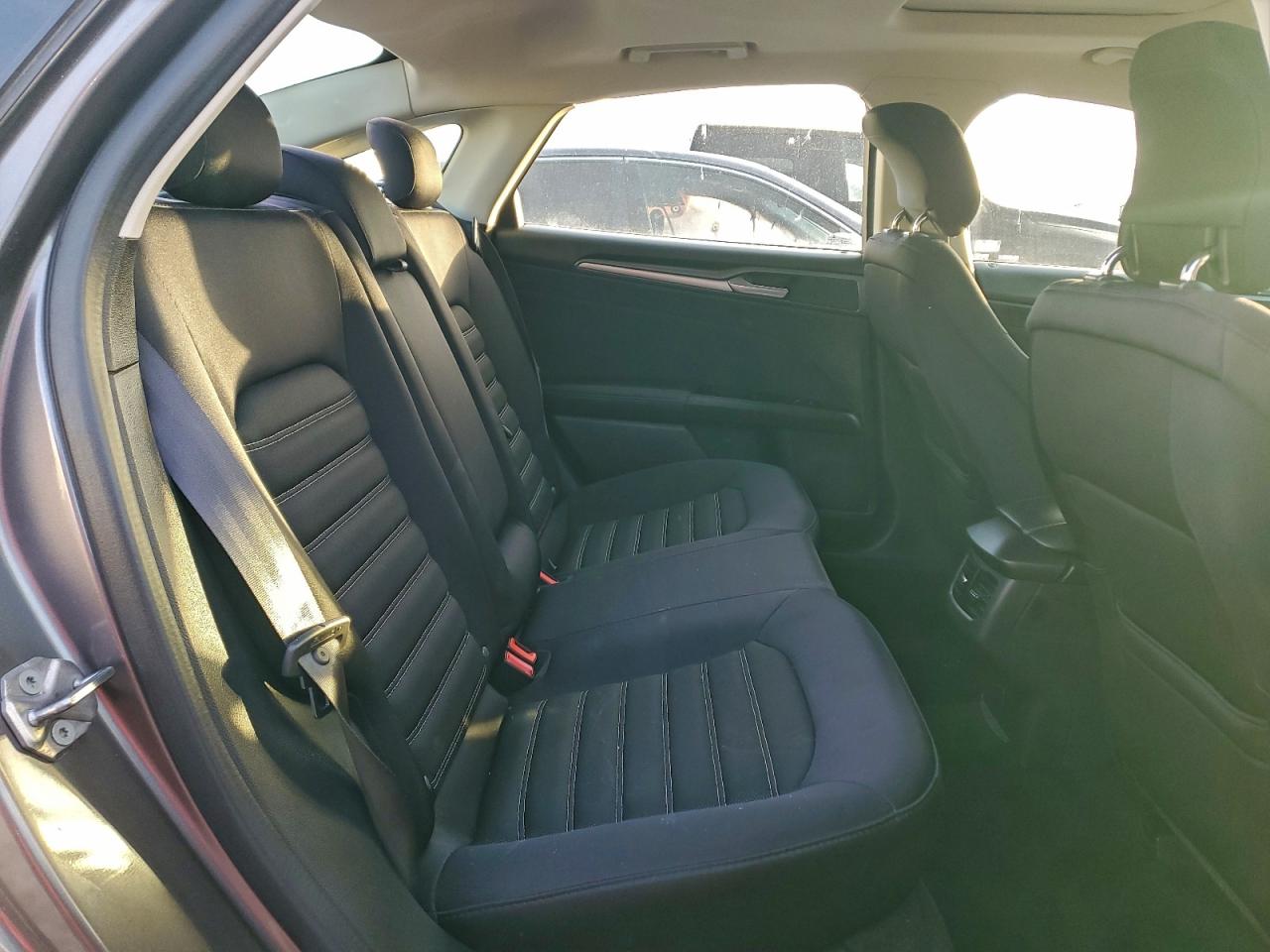 Ford Fusion Se Image 9