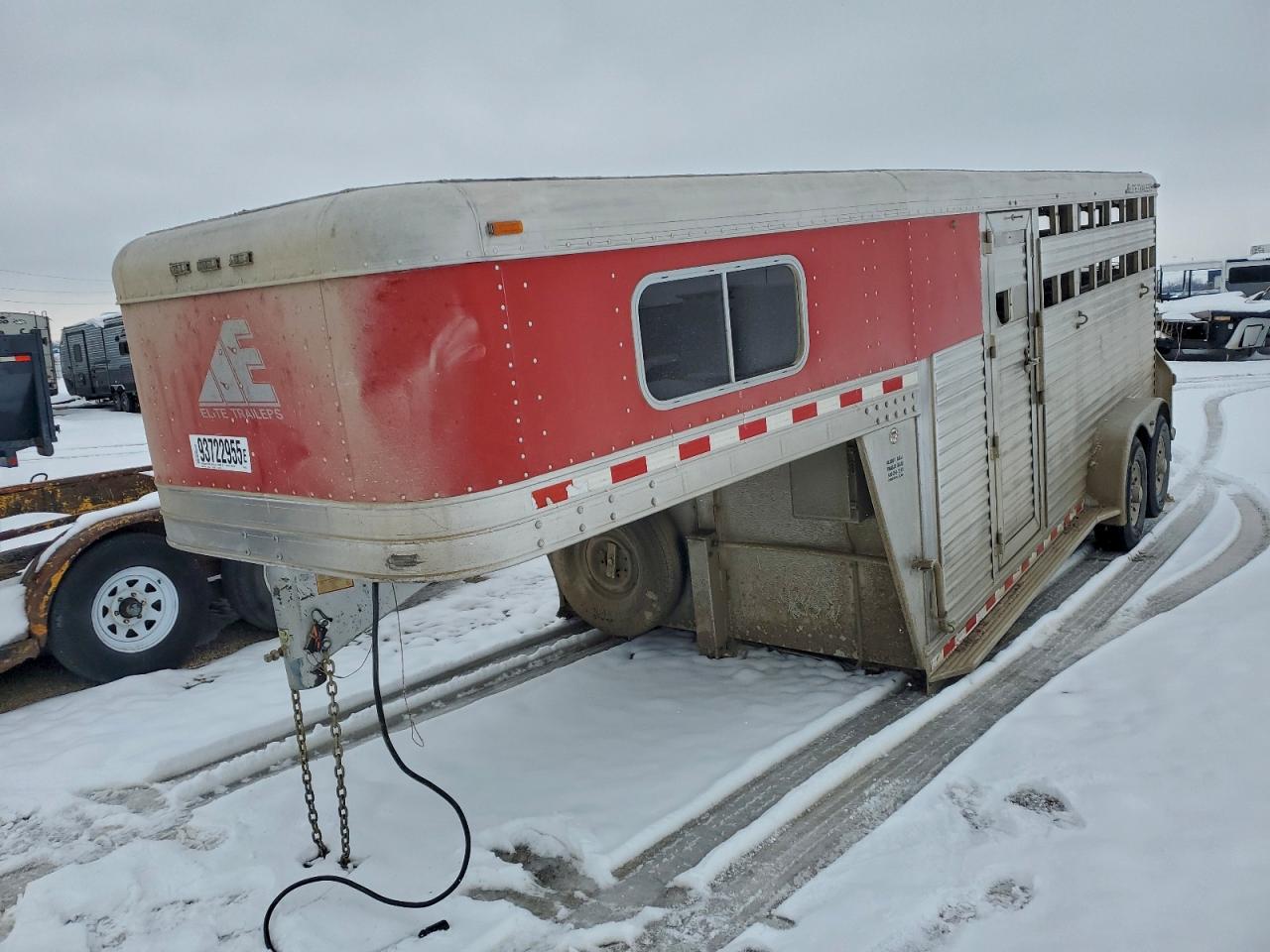 Elite Trailer Image 7