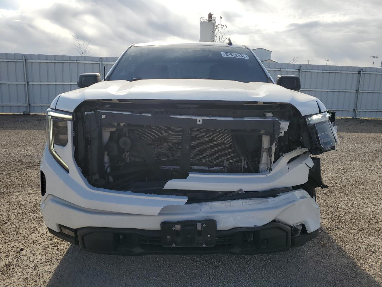 GMC Sierra K1500 Elevation Image 2