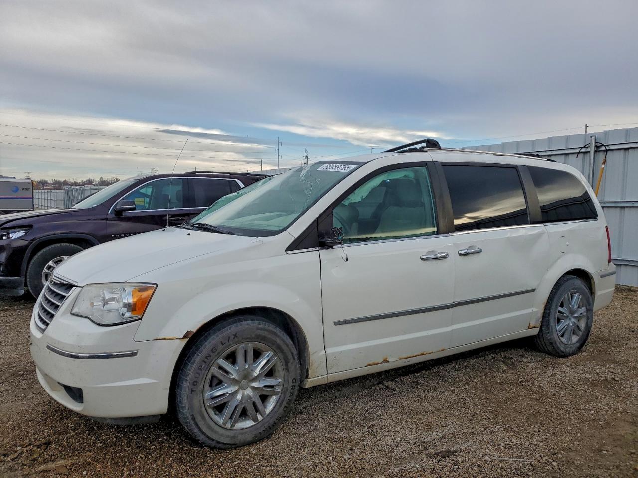 Chrysler Minivan Limited Image 1