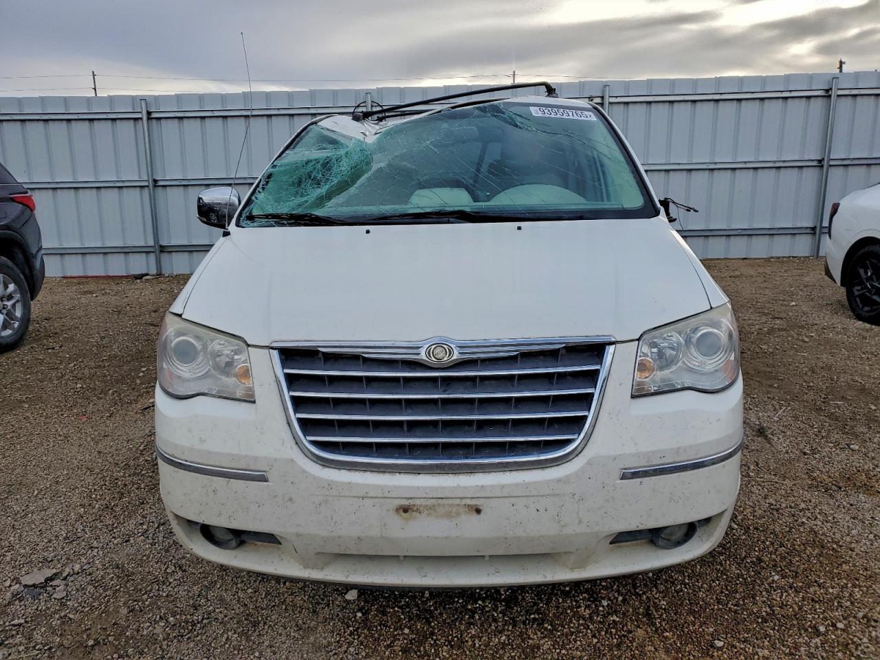 Chrysler Minivan Limited Image 12