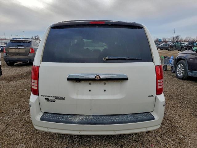 Chrysler Minivan Limited Image 10