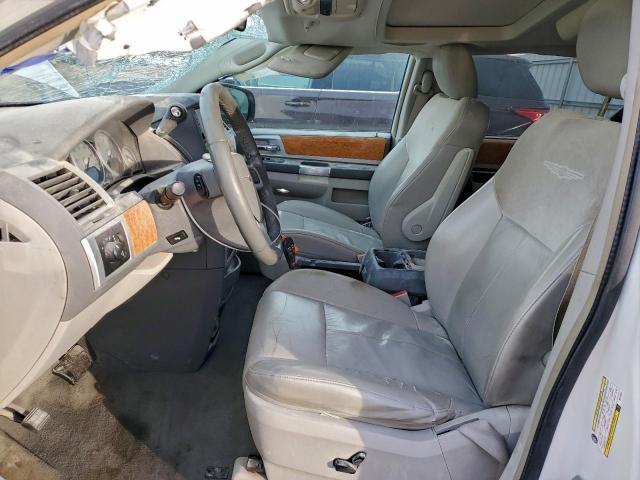 Chrysler Minivan Limited Image 9