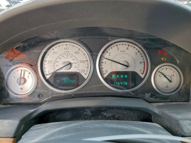 Chrysler Minivan Limited Image 5