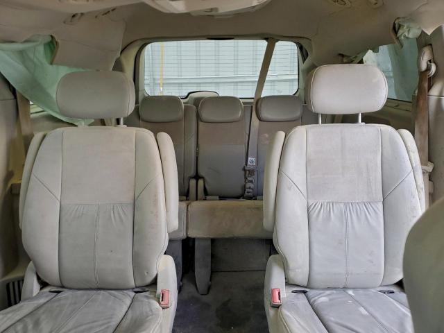 Chrysler Minivan Limited Image 13