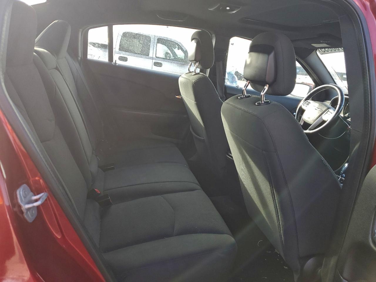 Chrysler 200 Touring Image 11