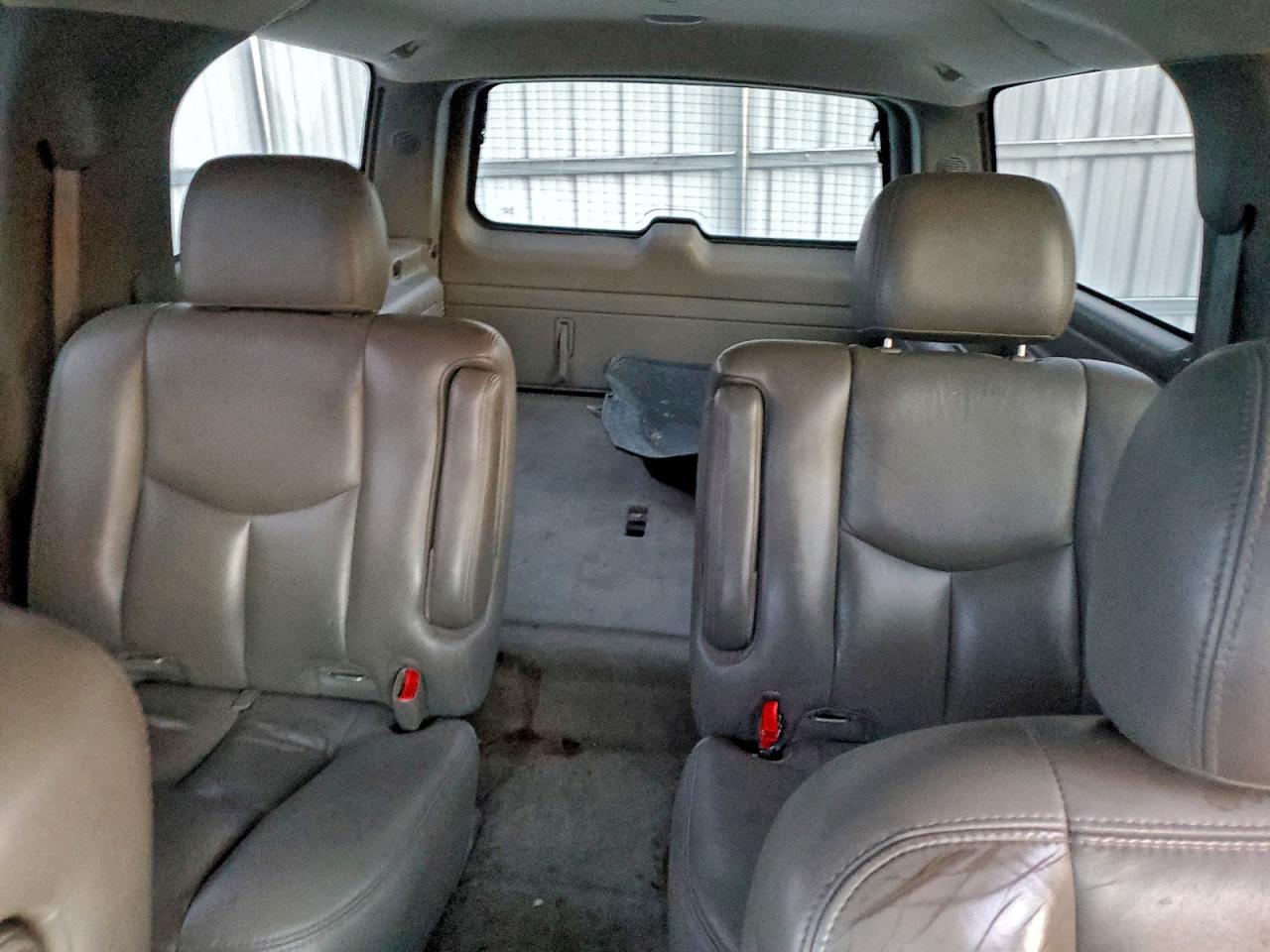 Chevrolet Suburban K1500 Image 12