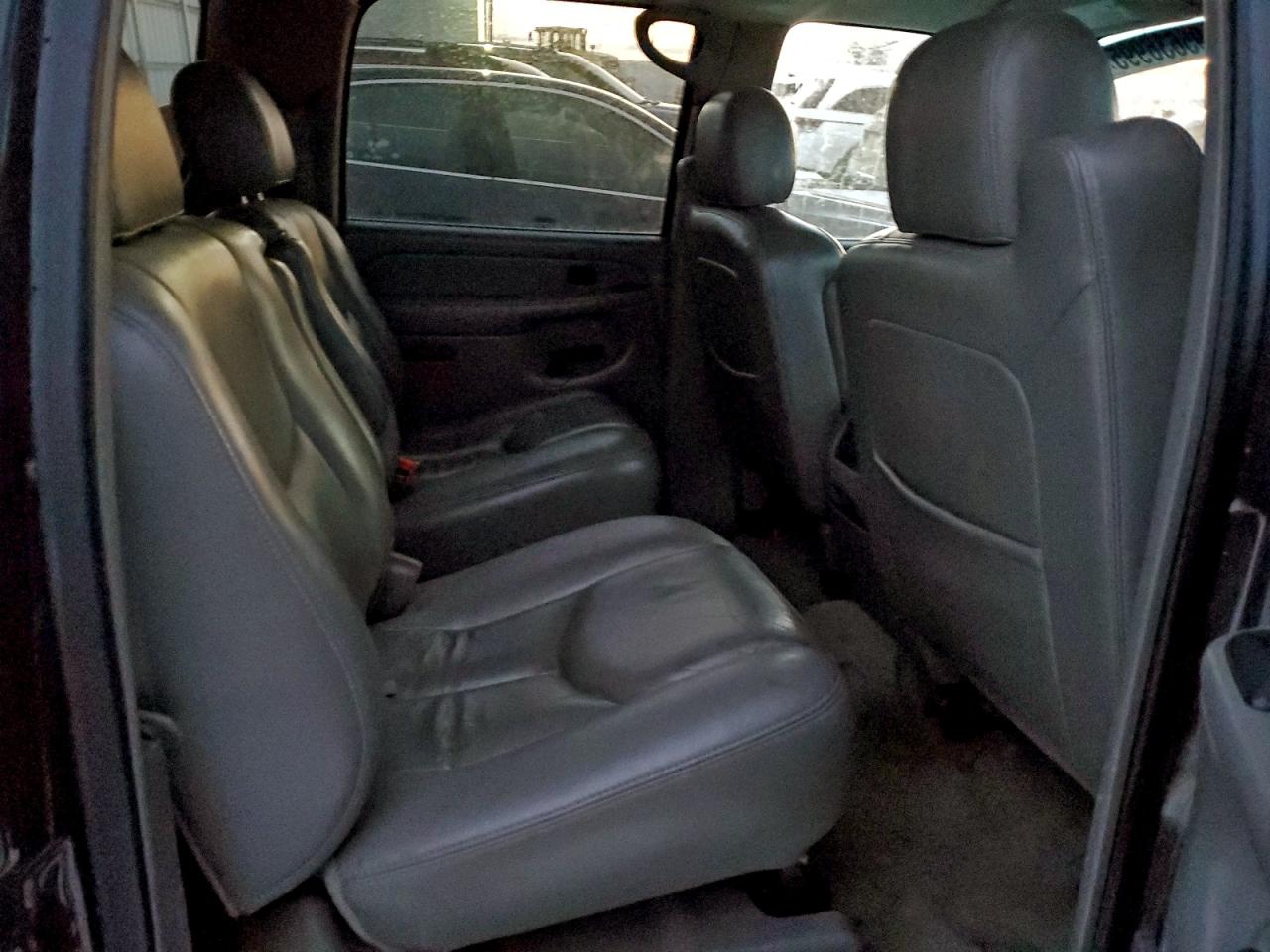 Chevrolet Suburban K1500 Image 8