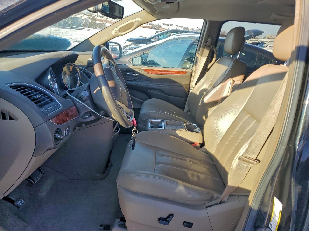 Chrysler Minivan Touring L Image 8