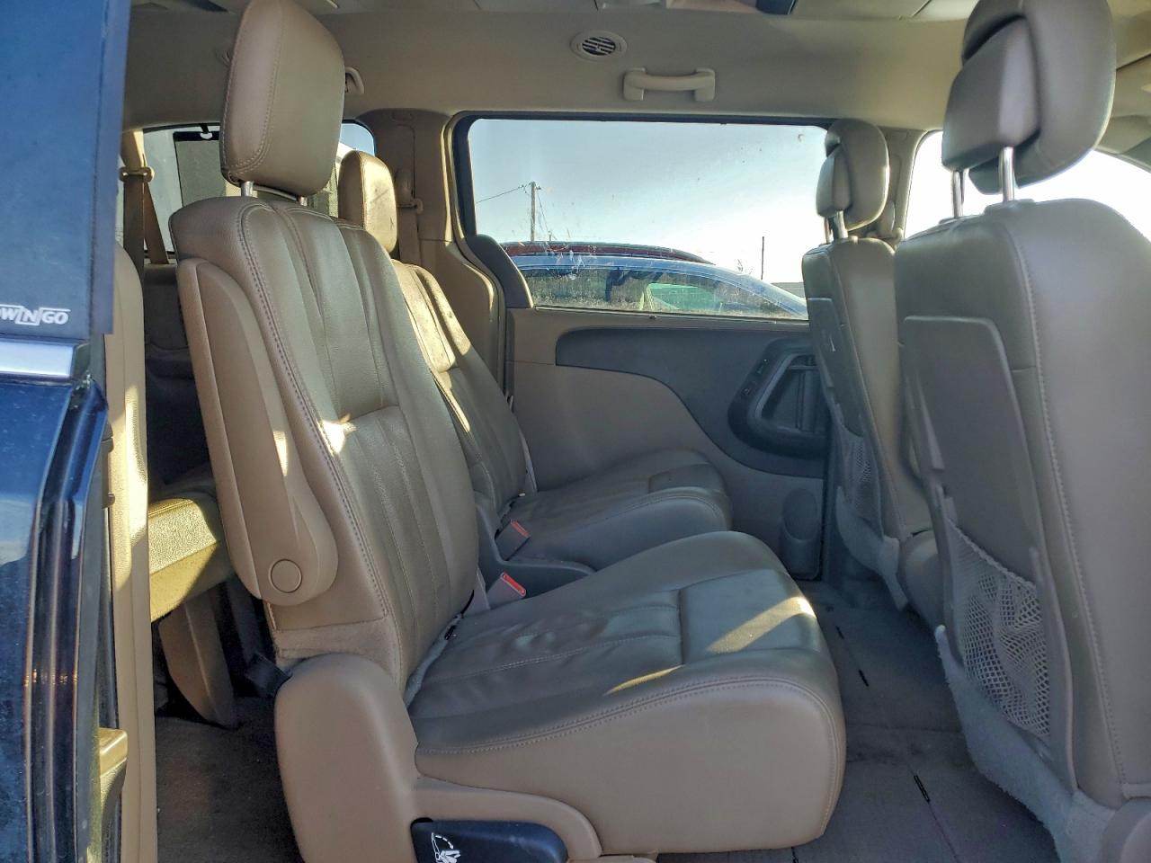 Chrysler Minivan Touring L Image 9