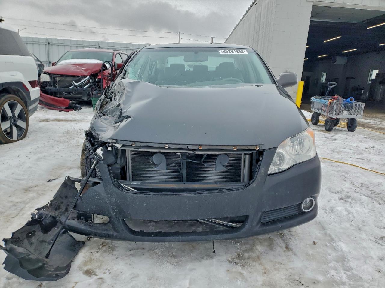 Toyota Avalon Xl Image 2