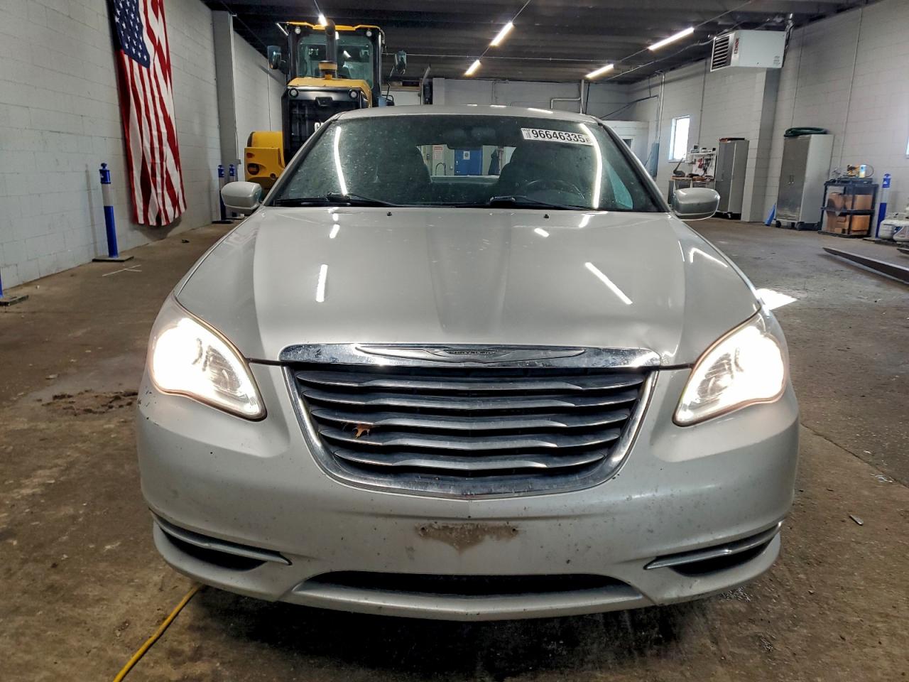 Chrysler 200 Touring Image 2