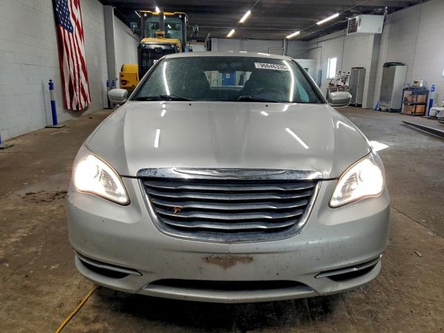 Chrysler 200 Touring Image 2