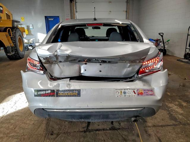 Chrysler 200 Touring Image 6