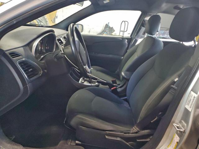 Chrysler 200 Touring Image 8