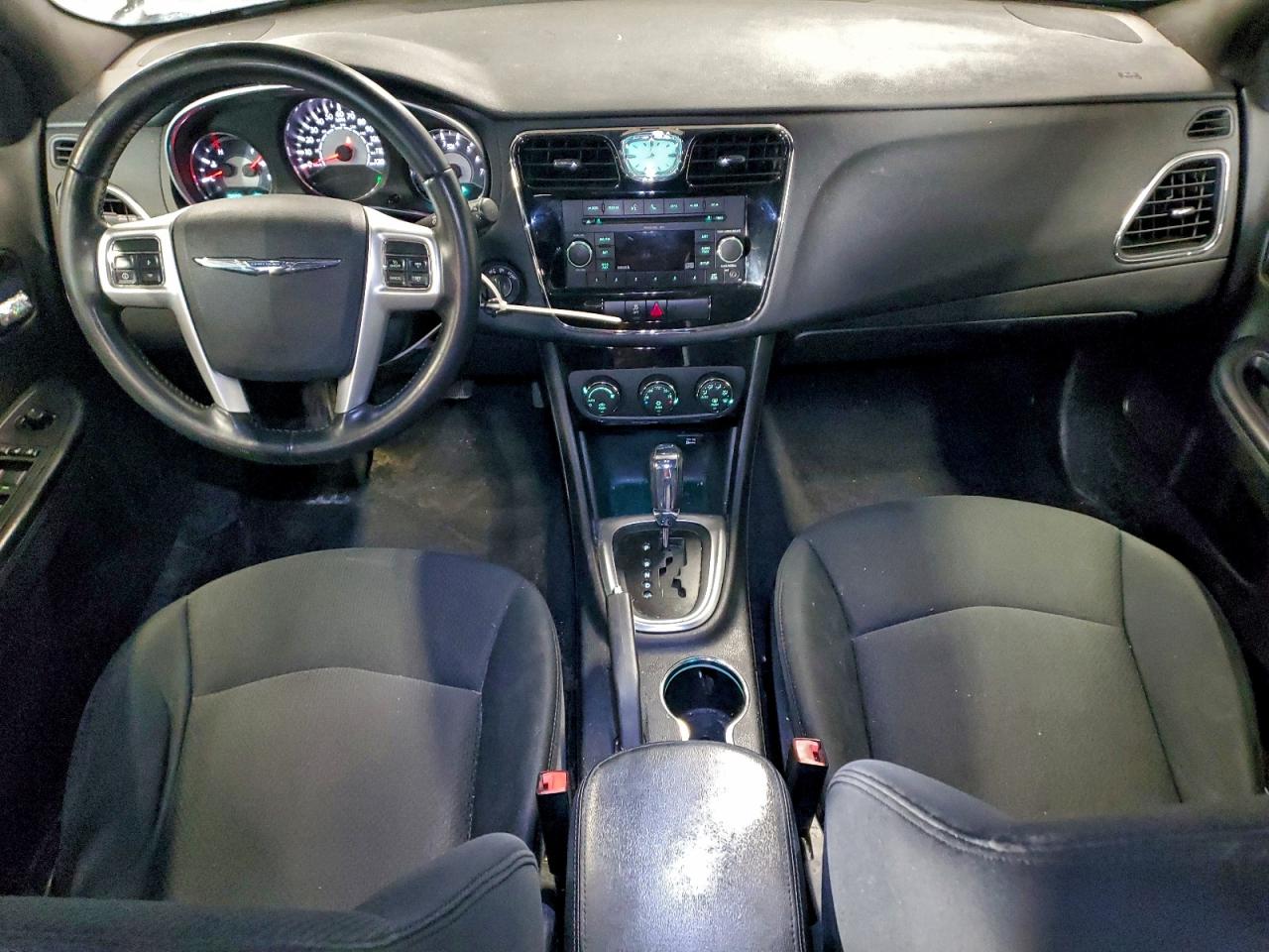 Chrysler 200 Touring Image 10